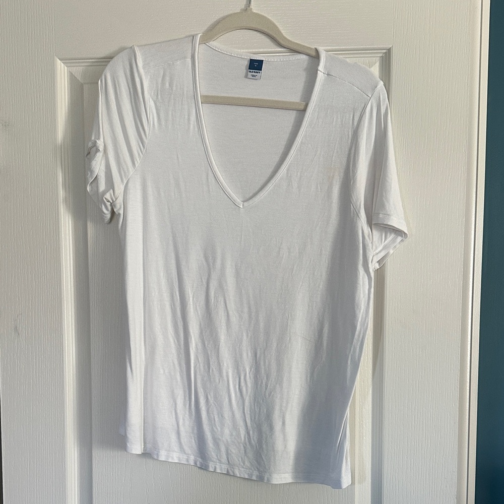 Old Navy White V-Neck Short Sleeve Tee